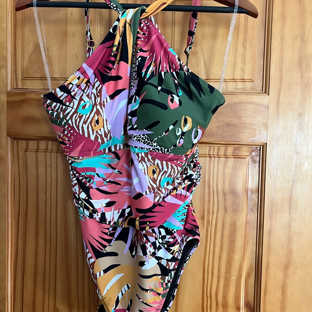 NWT-Bleu Rod Beatty-Swimsuit-Size 12